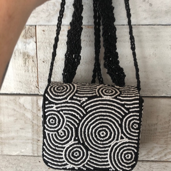 Adorable fully beaded Crossbody miniature bag - Picture 4 of 15